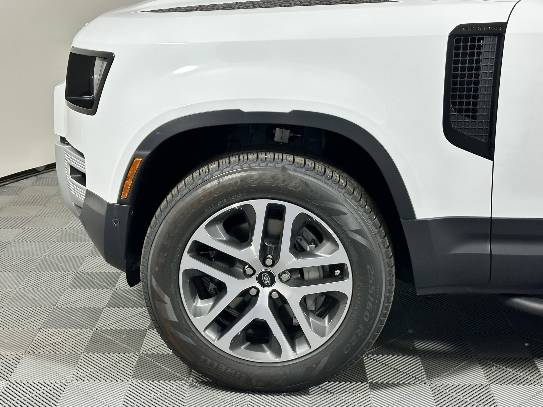 New 2025 Land Rover Defender 110 S image 9