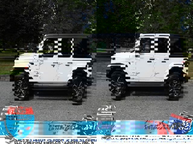 Used 2024 Jeep Wrangler Sahara w/ Technology Group image 2