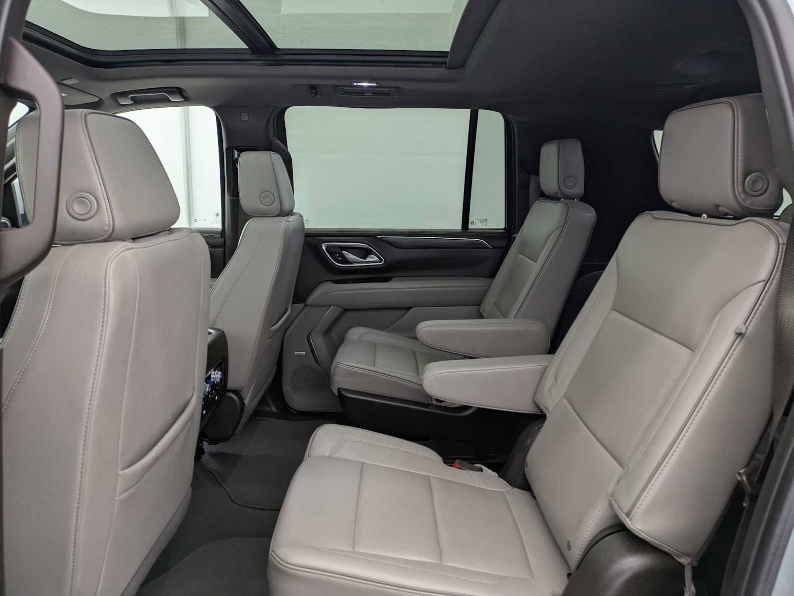 Used 2024 GMC Yukon XL SLT w/ SLT Luxury Package AWD/4WD image 22