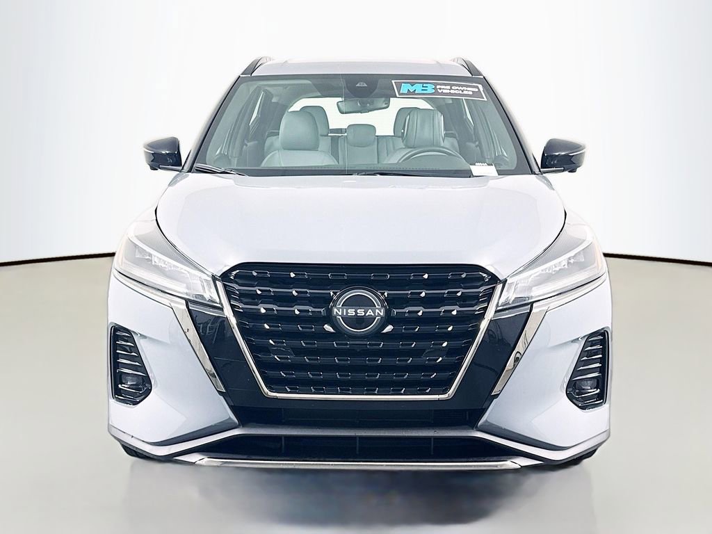 Used 2022 Nissan Kicks SR w/ Premium Package FWD image 2