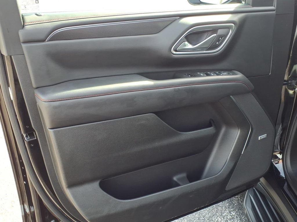 Used 2022 Chevrolet Tahoe RST w/ Luxury Package AWD/4WD image 9