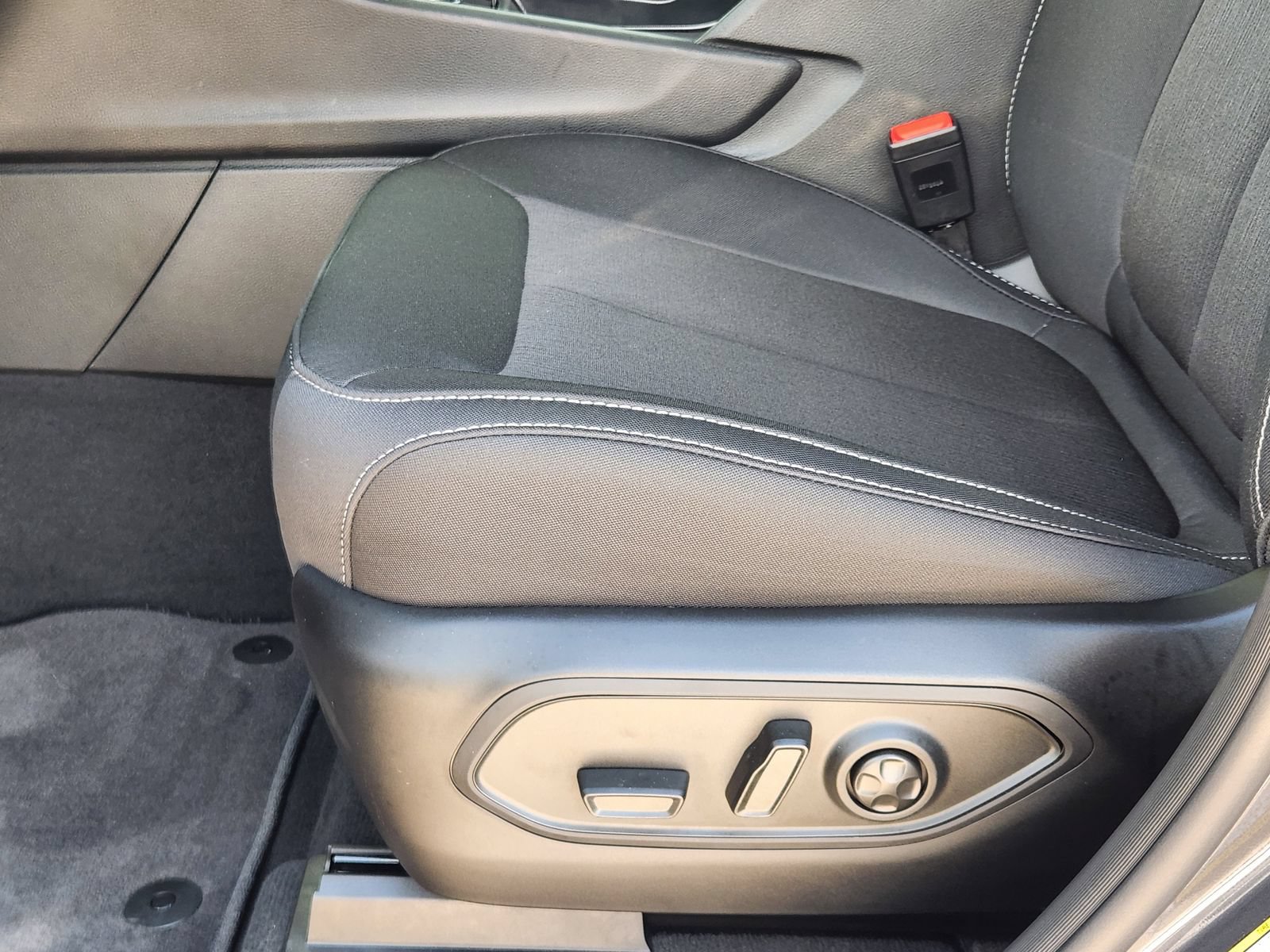 New 2026 Jeep Grand Cherokee Laredo RWD image 21