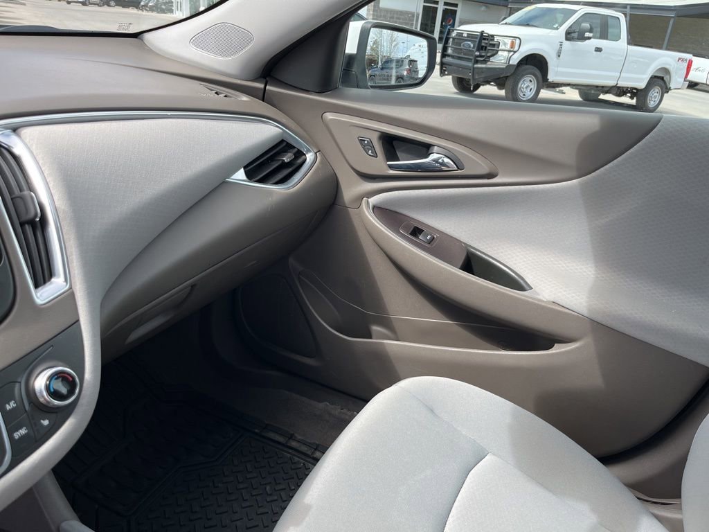 Used 2020 Chevrolet Malibu LT w/ Fleet LT Safety Plus Package image 17