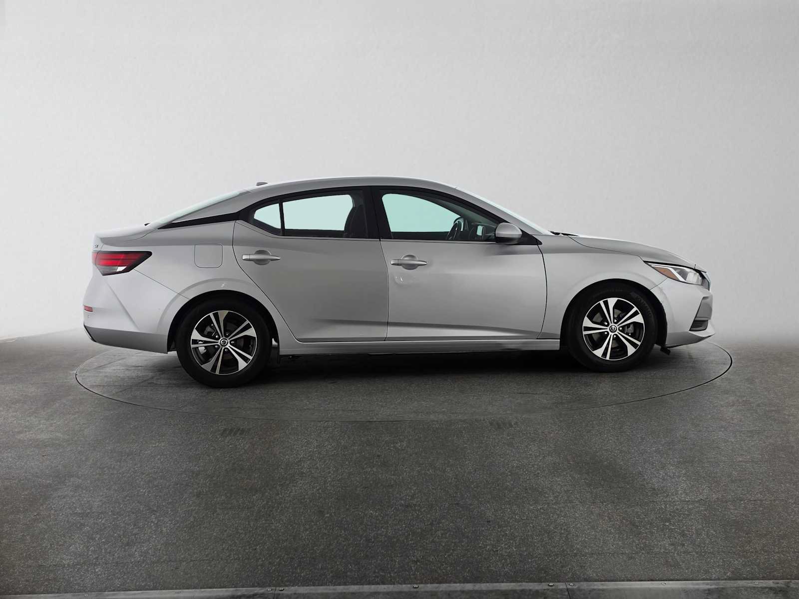 Used 2021 Nissan Sentra SV FWD image 2