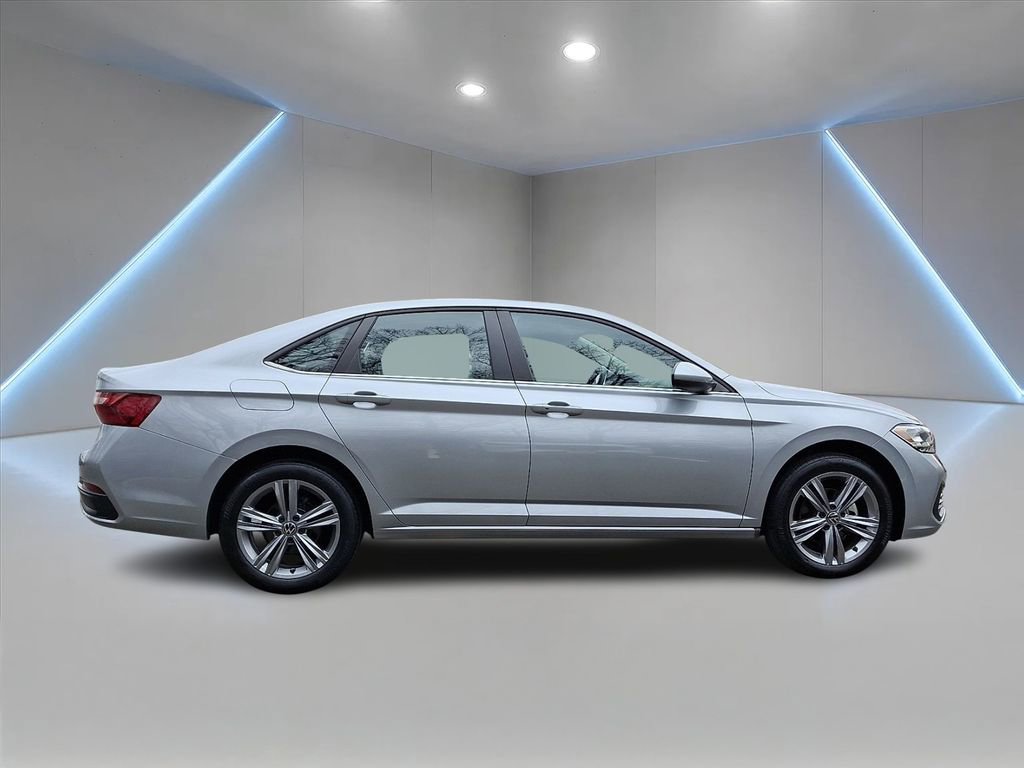 Certified 2022 Volkswagen Jetta SE w/ Panoramic Sunroof Package FWD image 4