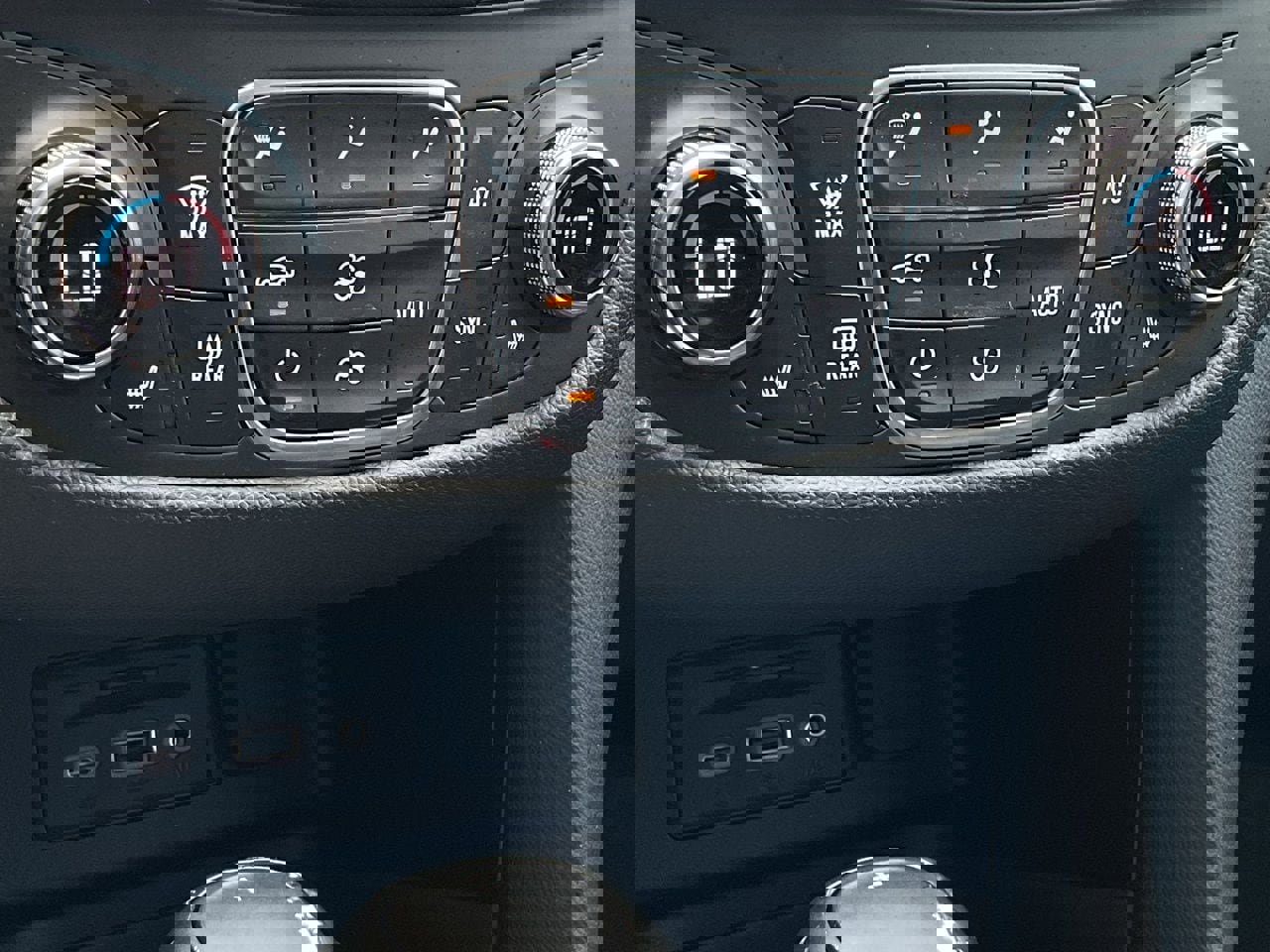 Used 2020 Chevrolet Equinox LT w/ Sport Edition image 34