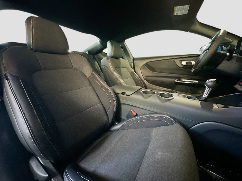 Used 2025 Ford Mustang Coupe RWD image 25