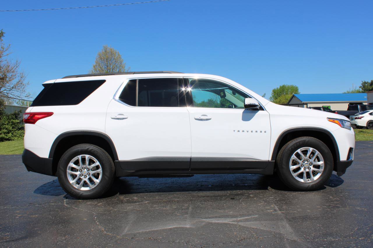 Used 2020 Chevrolet Traverse LT w/ Driver Confidence II Package AWD/4WD image 3