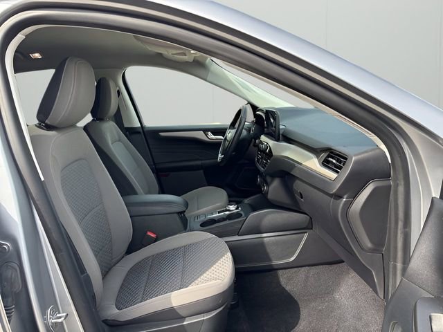 Used 2021 Ford Escape SE w/ SE Sport Appearance Package image 24