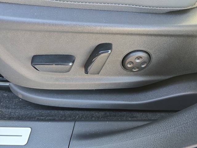 New 2025 Nissan Ariya Platinum image 14