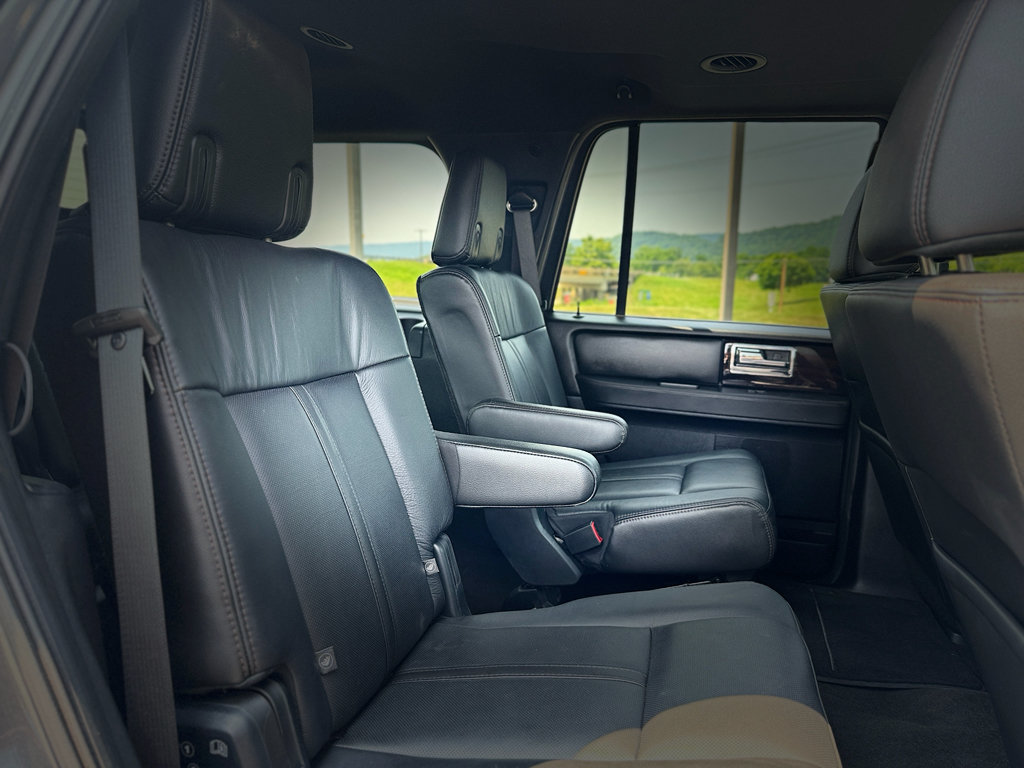 Used 2016 Lincoln Navigator Reserve AWD/4WD image 30