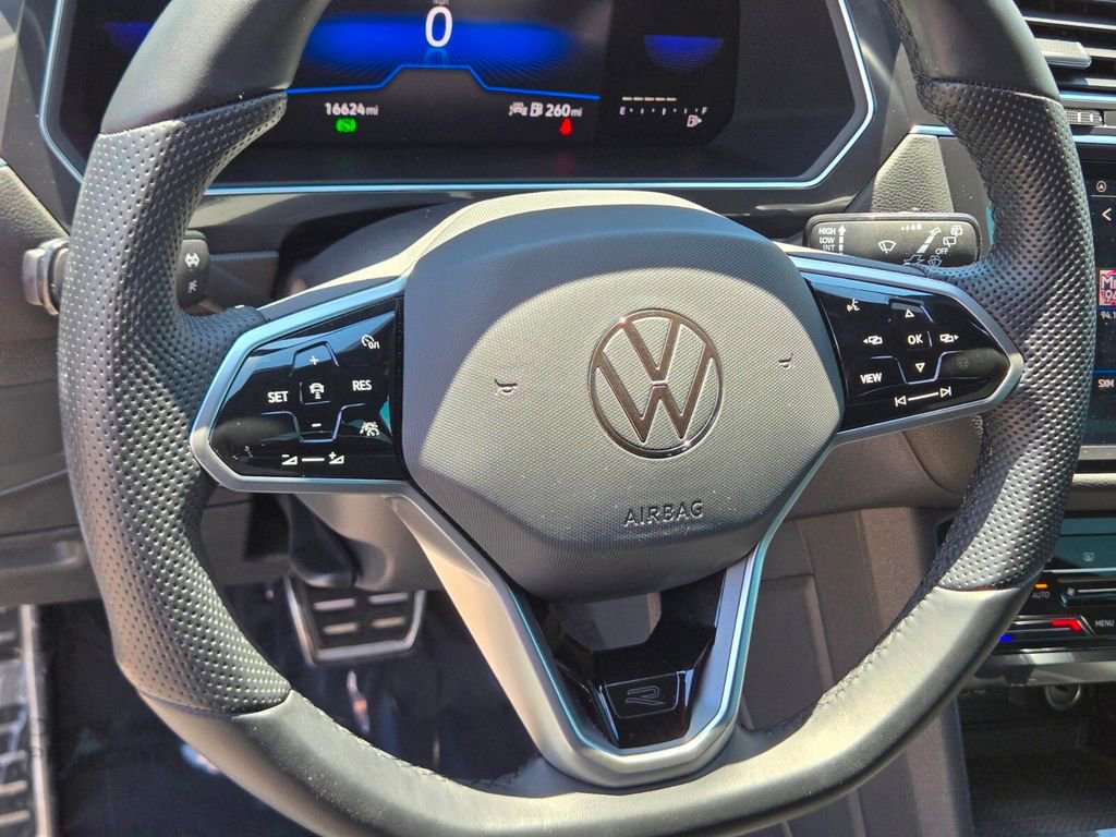 Certified 2022 Volkswagen Tiguan SE R-Line FWD image 17