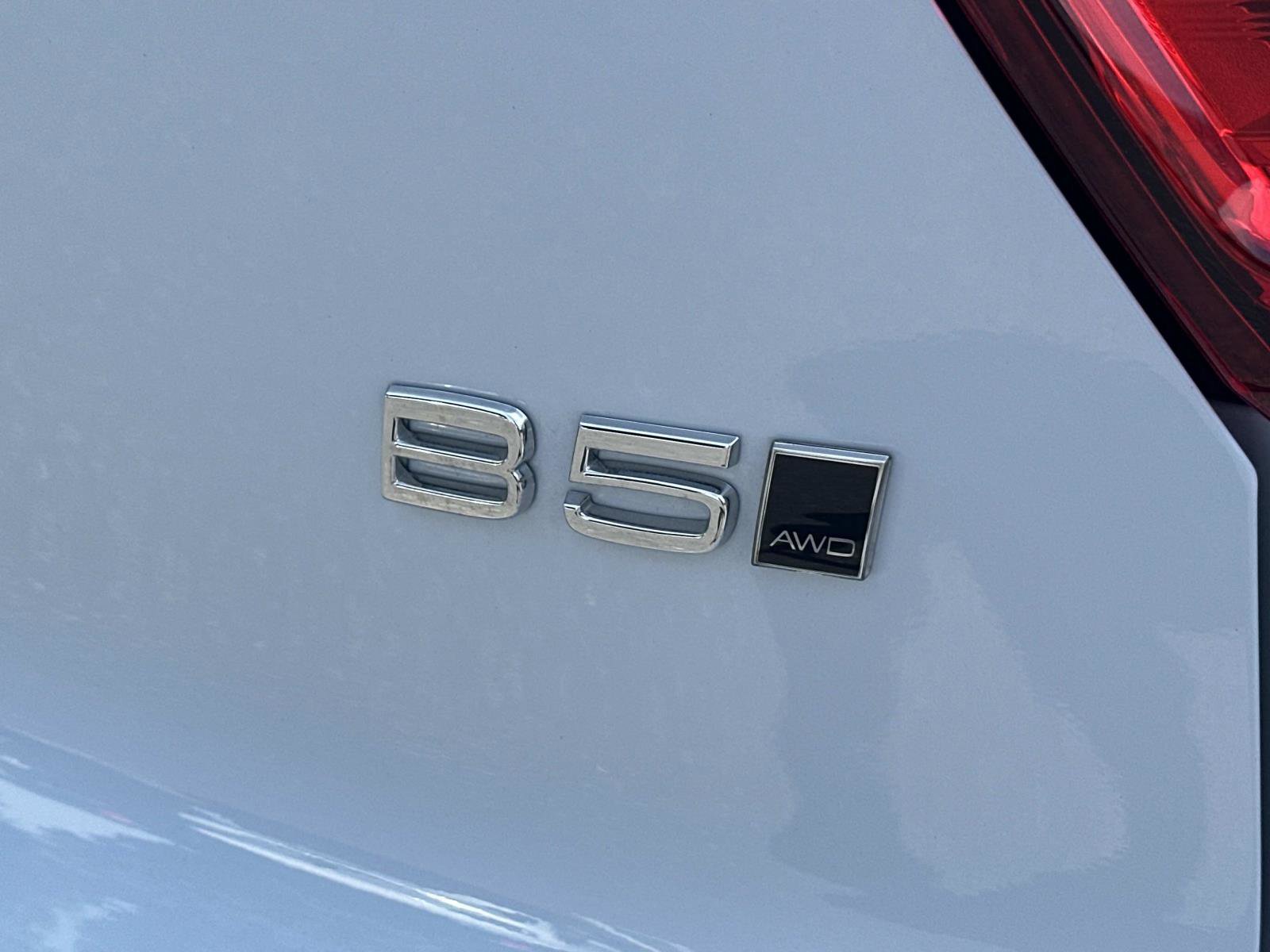 Used 2025 Volvo XC40 B5 Core w/ Climate Package image 28