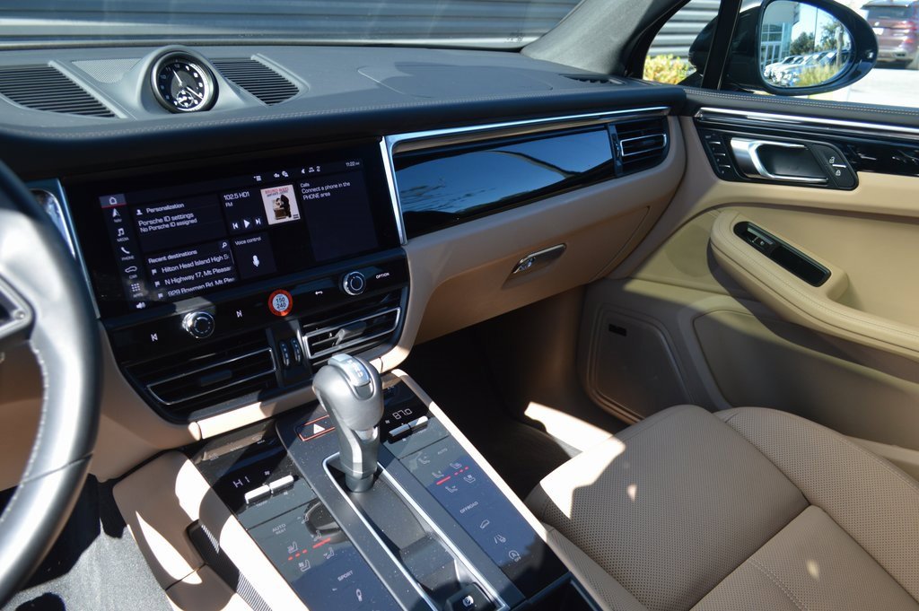 Used 2025 Porsche Macan image 25