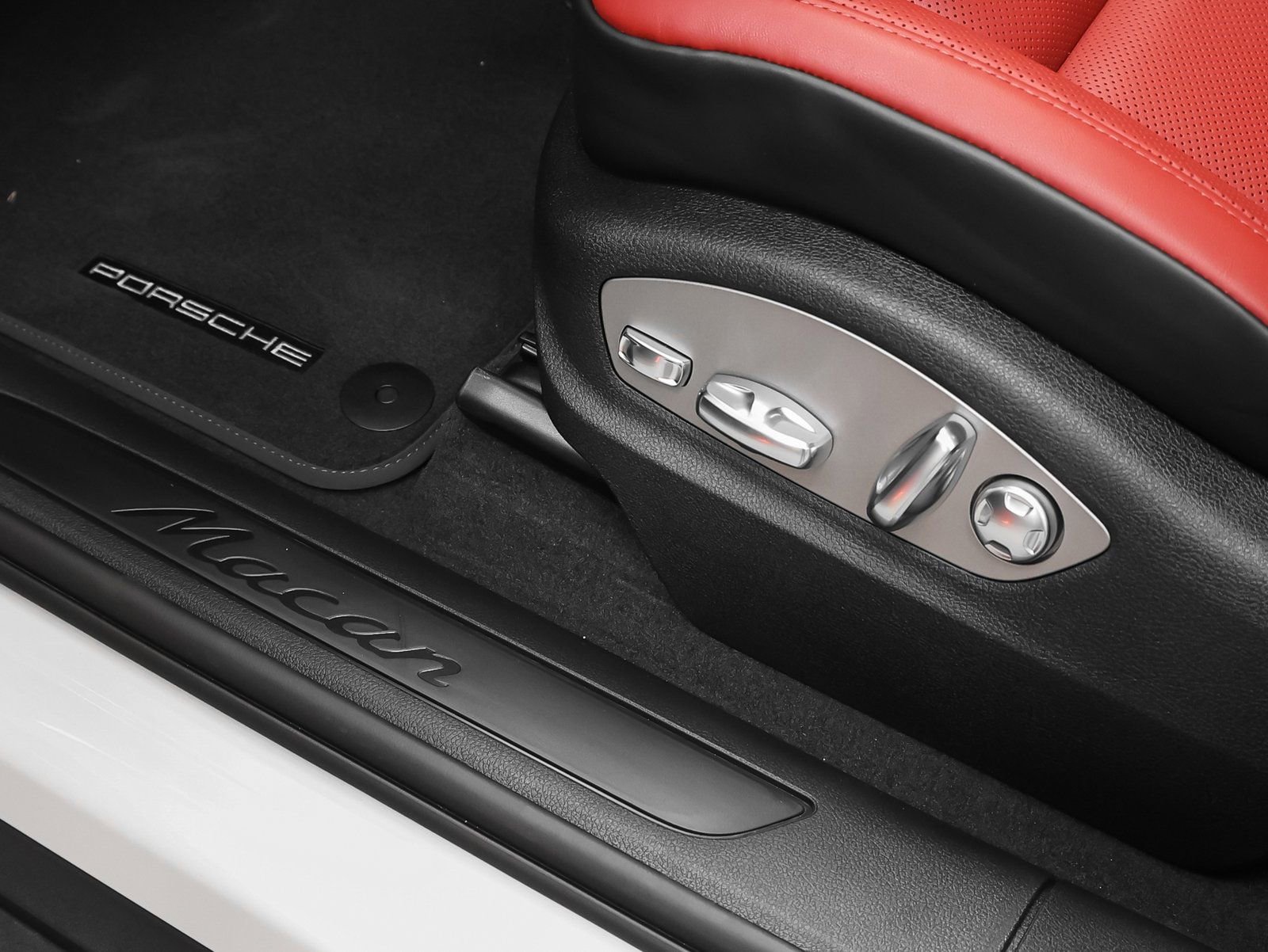 New 2026 Porsche Macan image 26