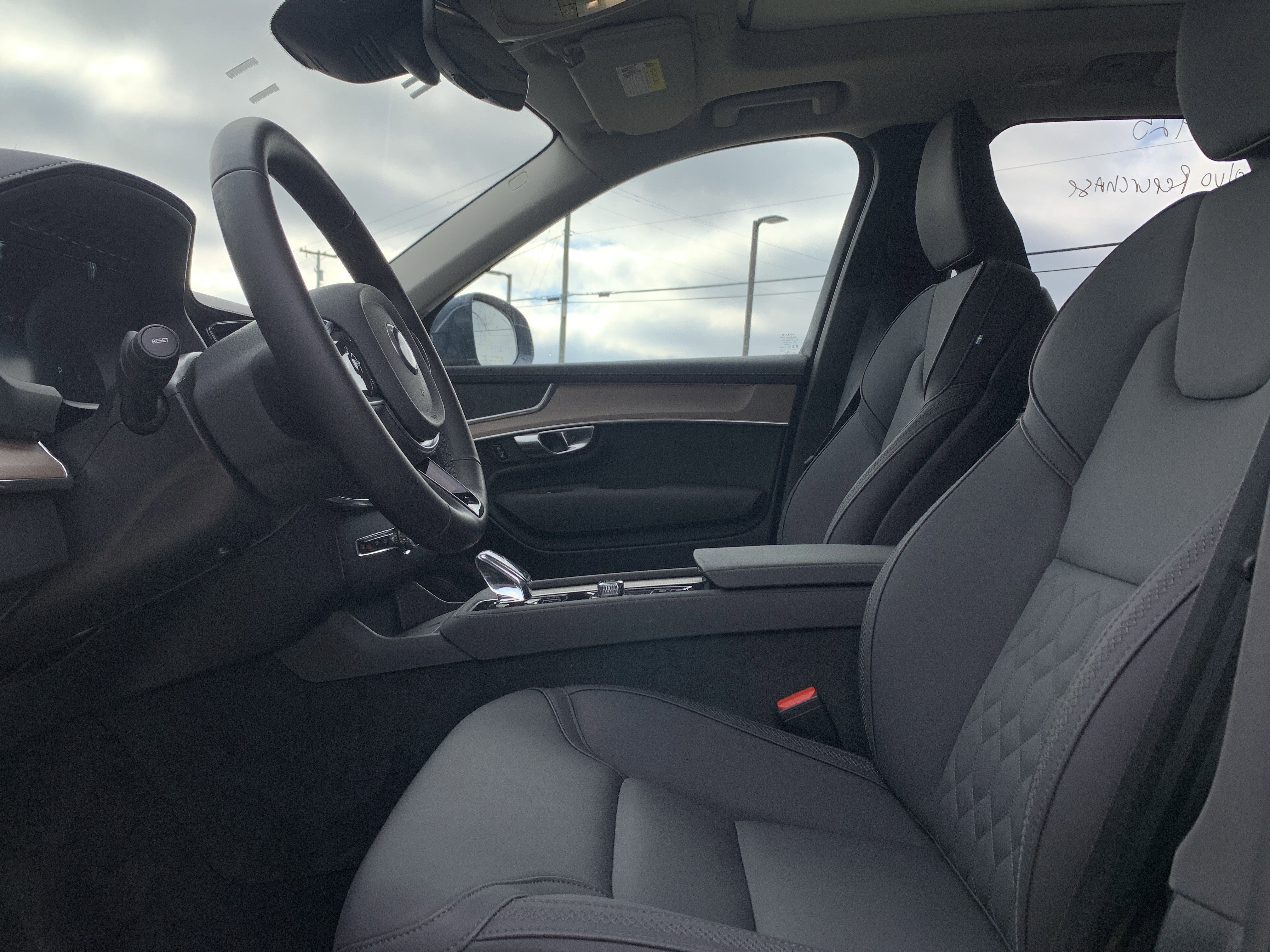 Used 2025 Volvo XC90 B6 Plus image 16