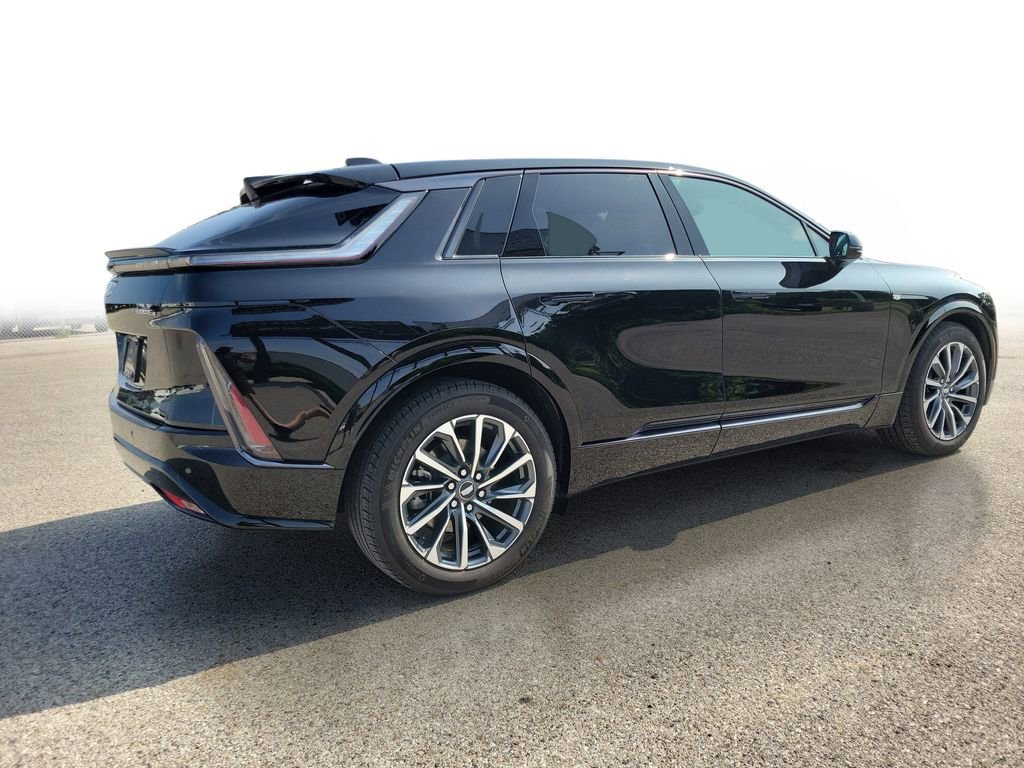 Used 2024 Cadillac Lyriq Sport w/ LPO, Floor Liner Package AWD/4WD image 4