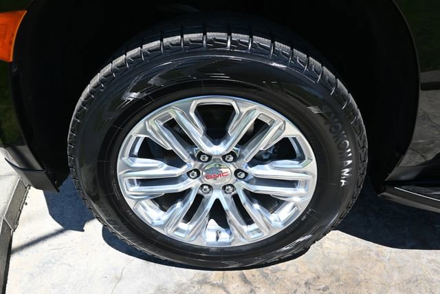 Used 2024 GMC Yukon XL SLT w/ SLT Premium Package AWD/4WD image 10