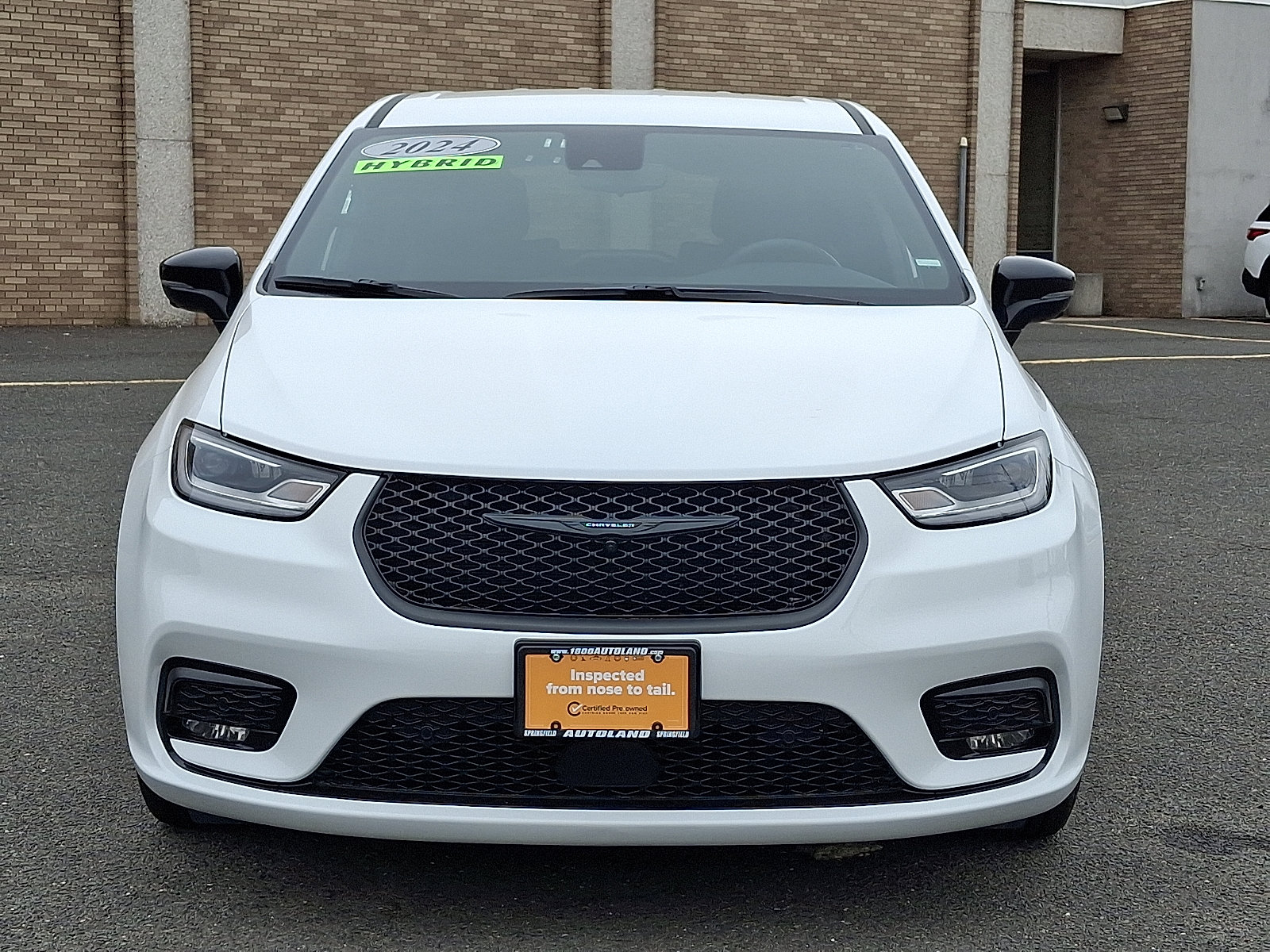 Used 2024 Chrysler Pacifica Limited FWD image 2