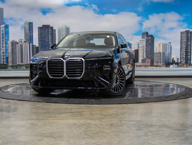 Used 2027 BMW 740i xDrive AWD/4WD image 2