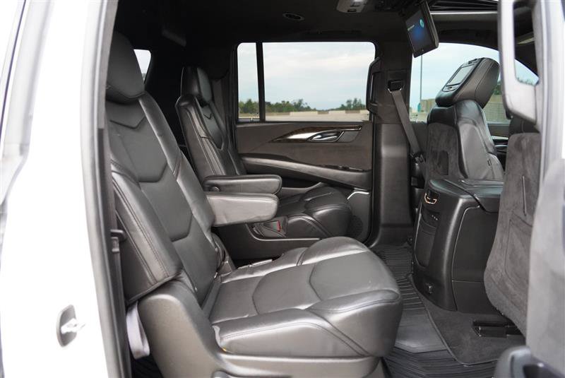 Used 2018 Cadillac Escalade ESV Platinum AWD/4WD image 90