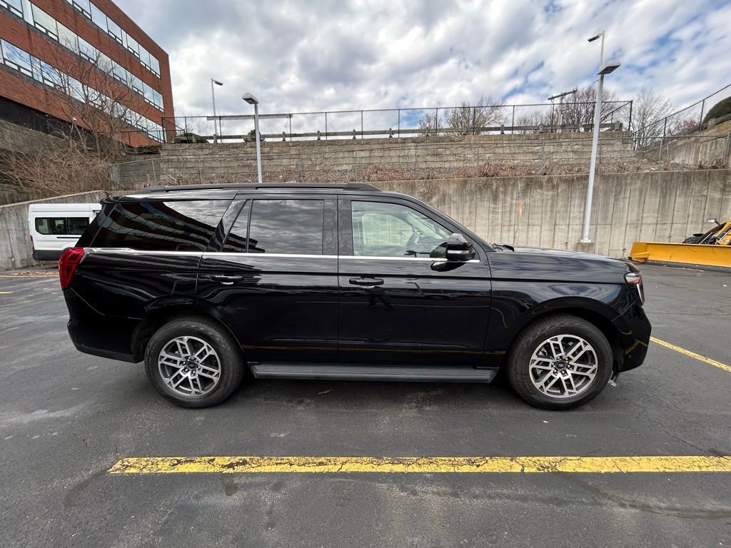 Used 2025 Ford Expedition Active image 11