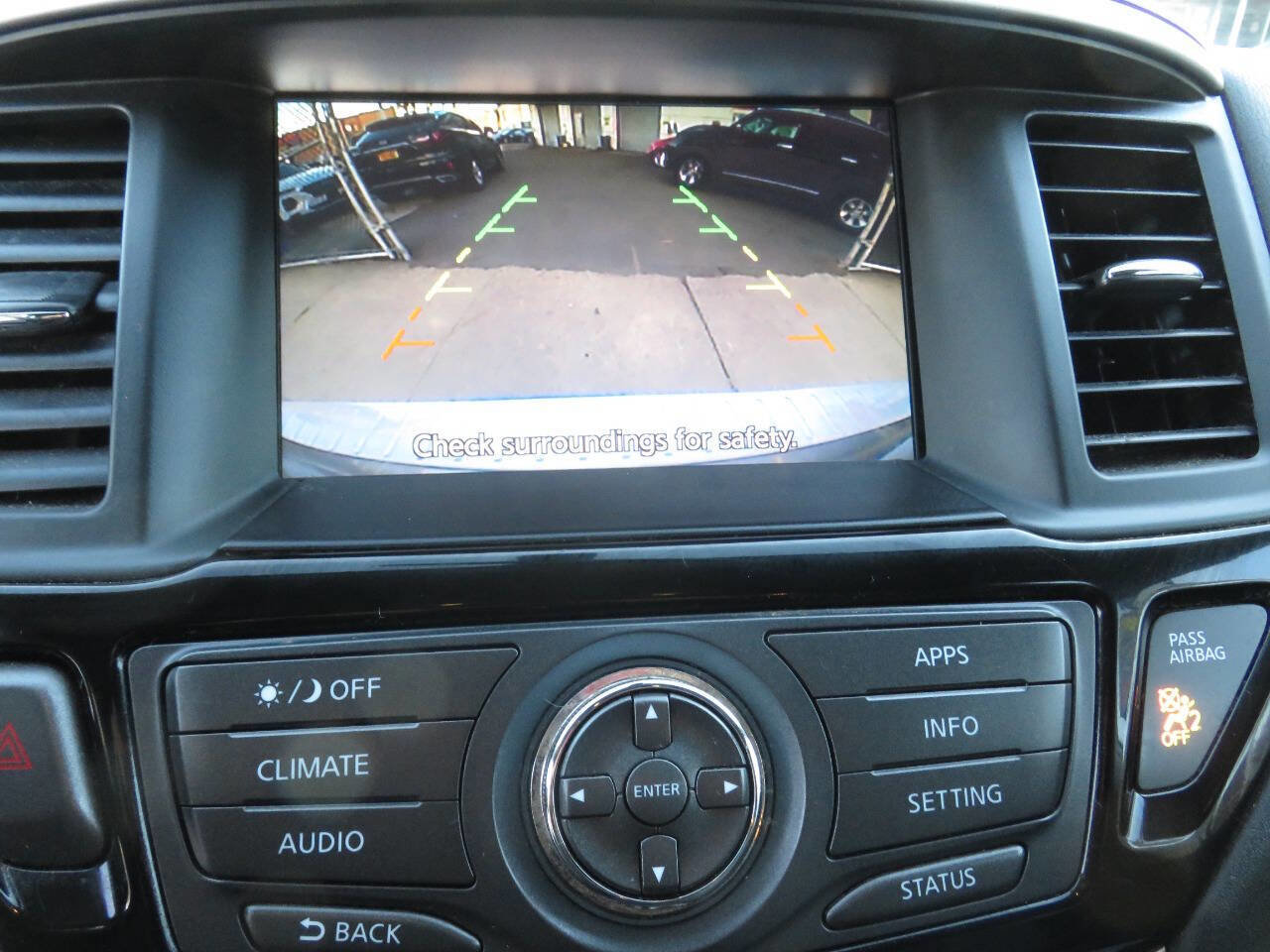 Used 2017 Nissan Pathfinder S image 16