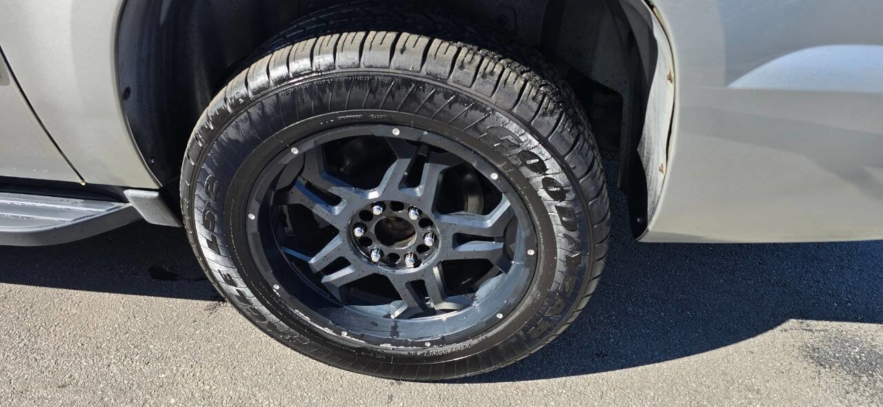 Used 2011 Chevrolet Avalanche LTZ AWD/4WD image 9