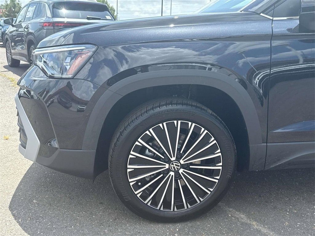 Used 2025 Volkswagen Taos SE image 5