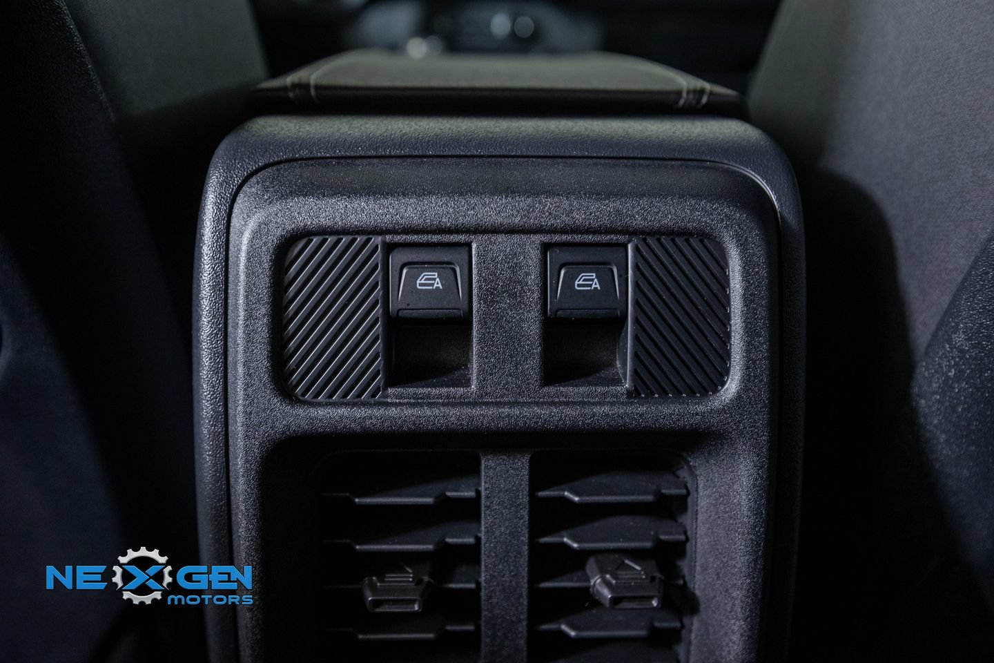 Used 2025 Ford Bronco Badlands AWD/4WD image 34