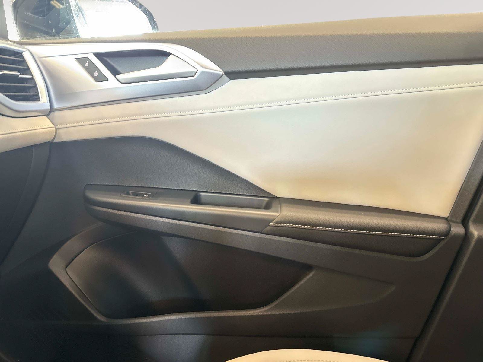New 2026 Volkswagen Taos SE AWD/4WD image 24
