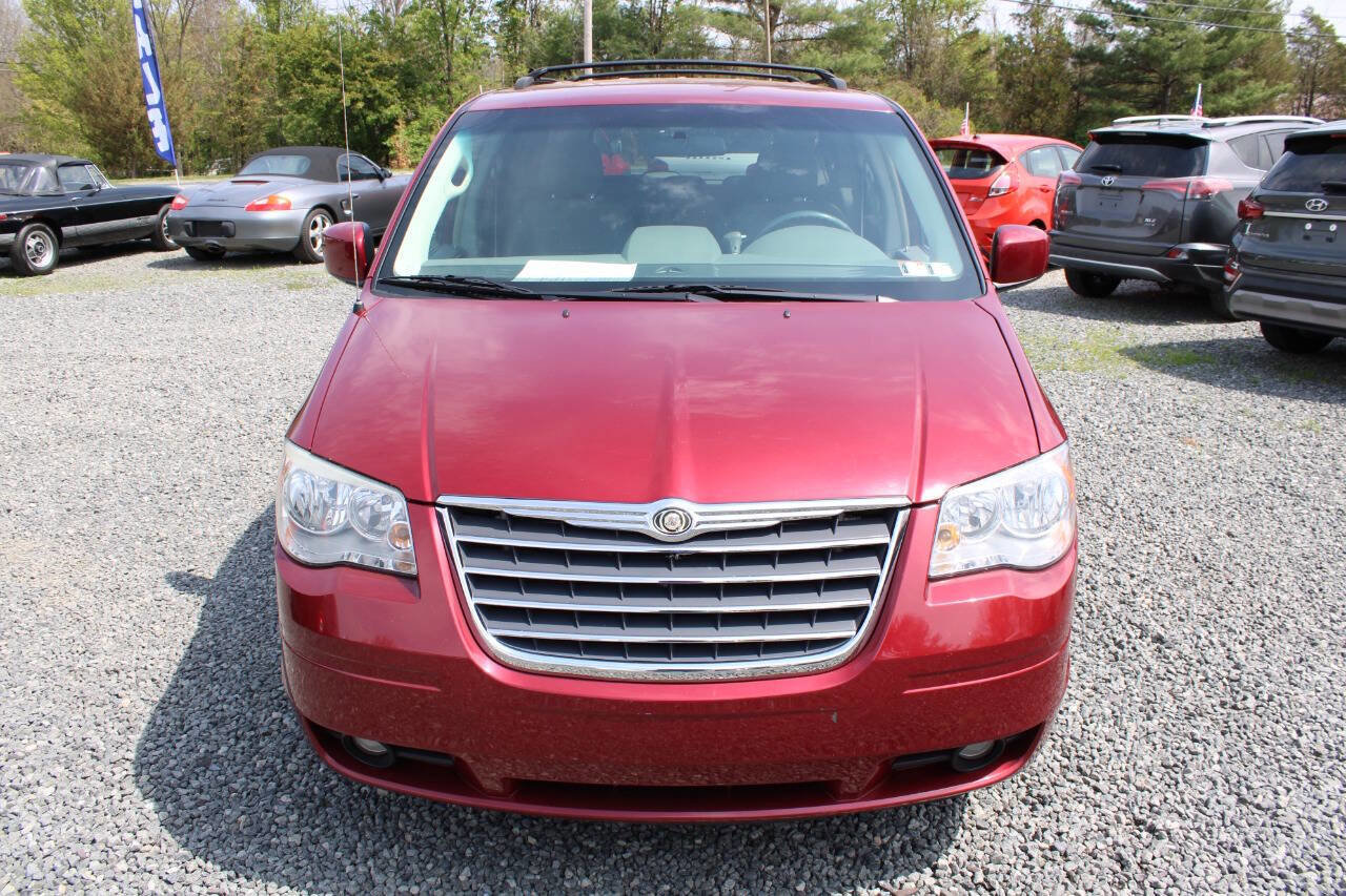 Used 2010 Chrysler Town & Country Touring w/ Entertainment Group #2 FWD image 3