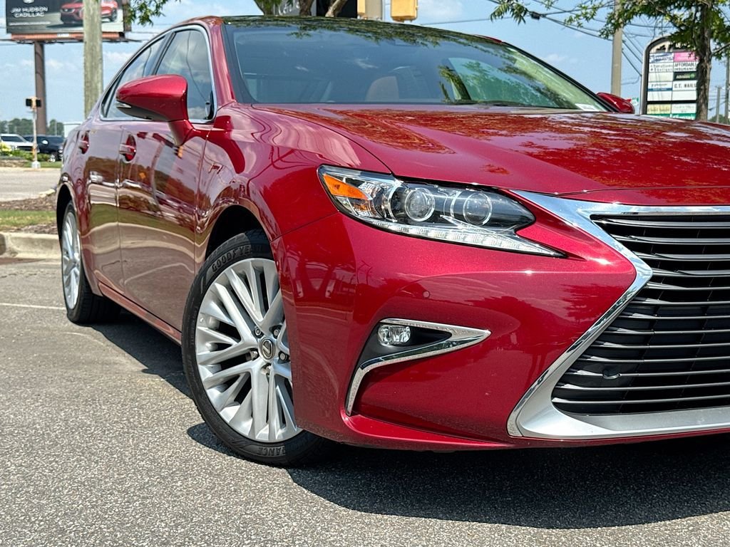 Used 2017 Lexus ES 350 w/ Ultra Luxury Package FWD image 9