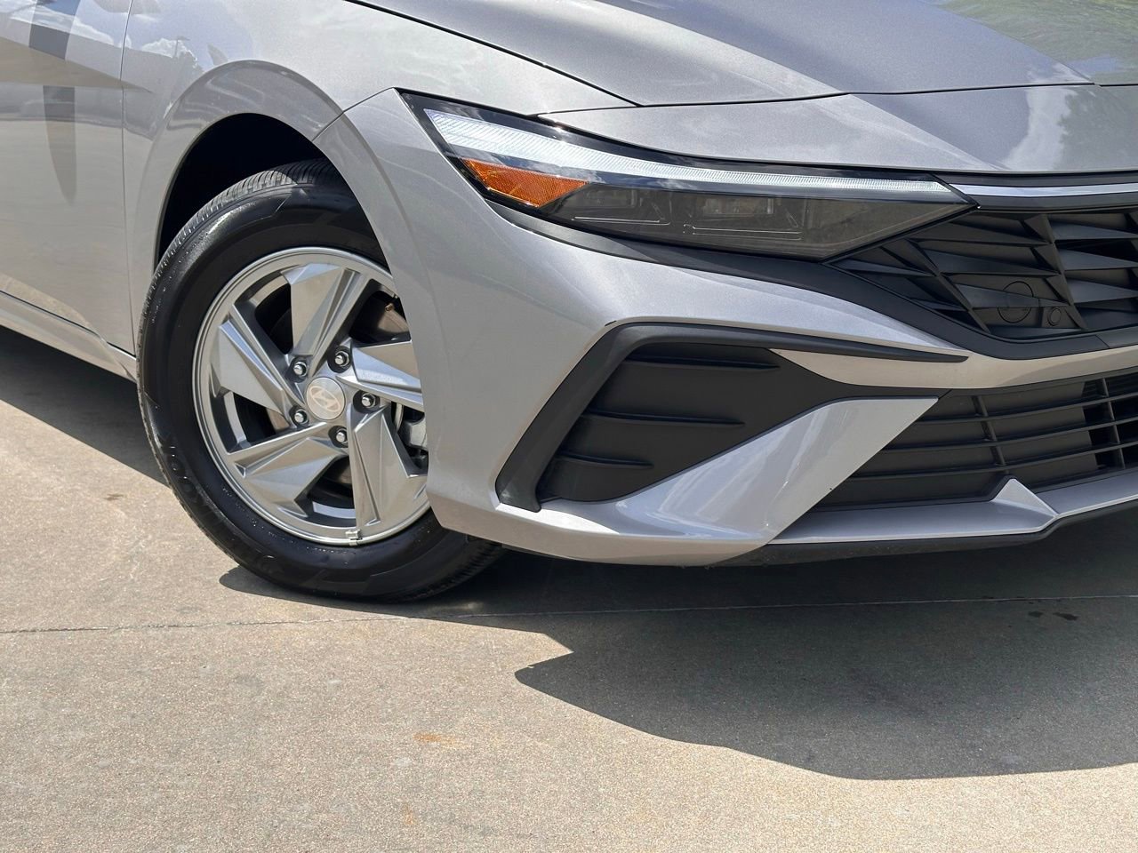 Certified 2026 Hyundai Elantra SE FWD image 4