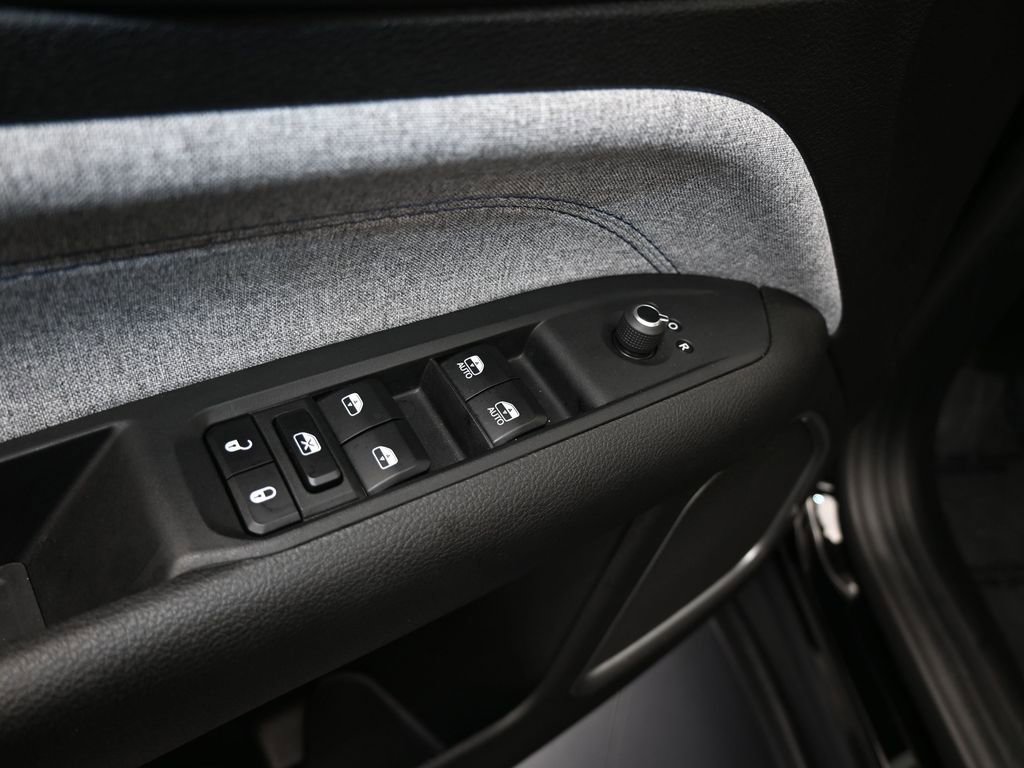 Used 2024 Jeep Compass Latitude image 14