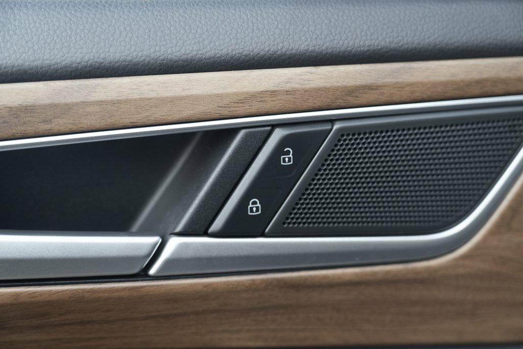 Used 2024 Volkswagen Atlas SE image 23