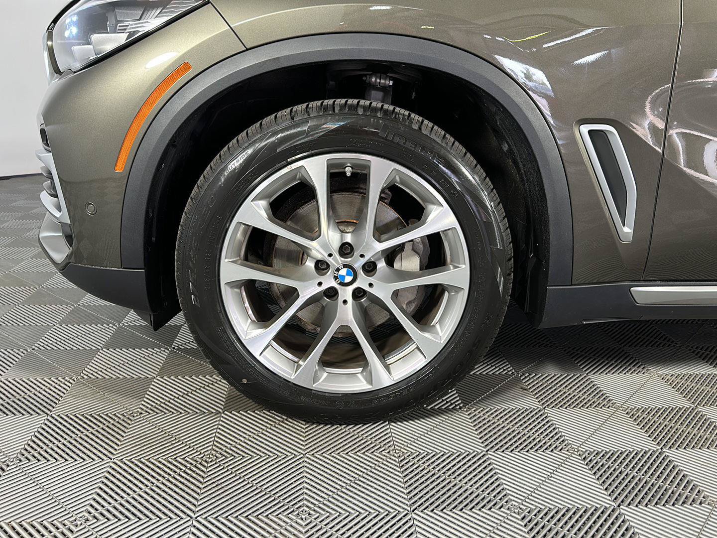 Used 2023 BMW X5 xDrive40i w/ Premium Package AWD/4WD image 10