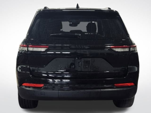 Used 2023 Jeep Grand Cherokee Limited w/ Black Appearance Package image 8