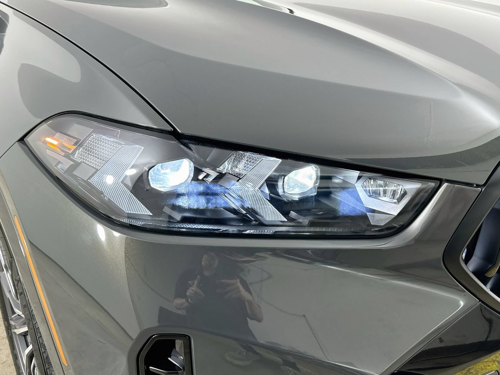 New 2027 BMW X6 xDrive40i w/ Executive Package AWD/4WD image 9