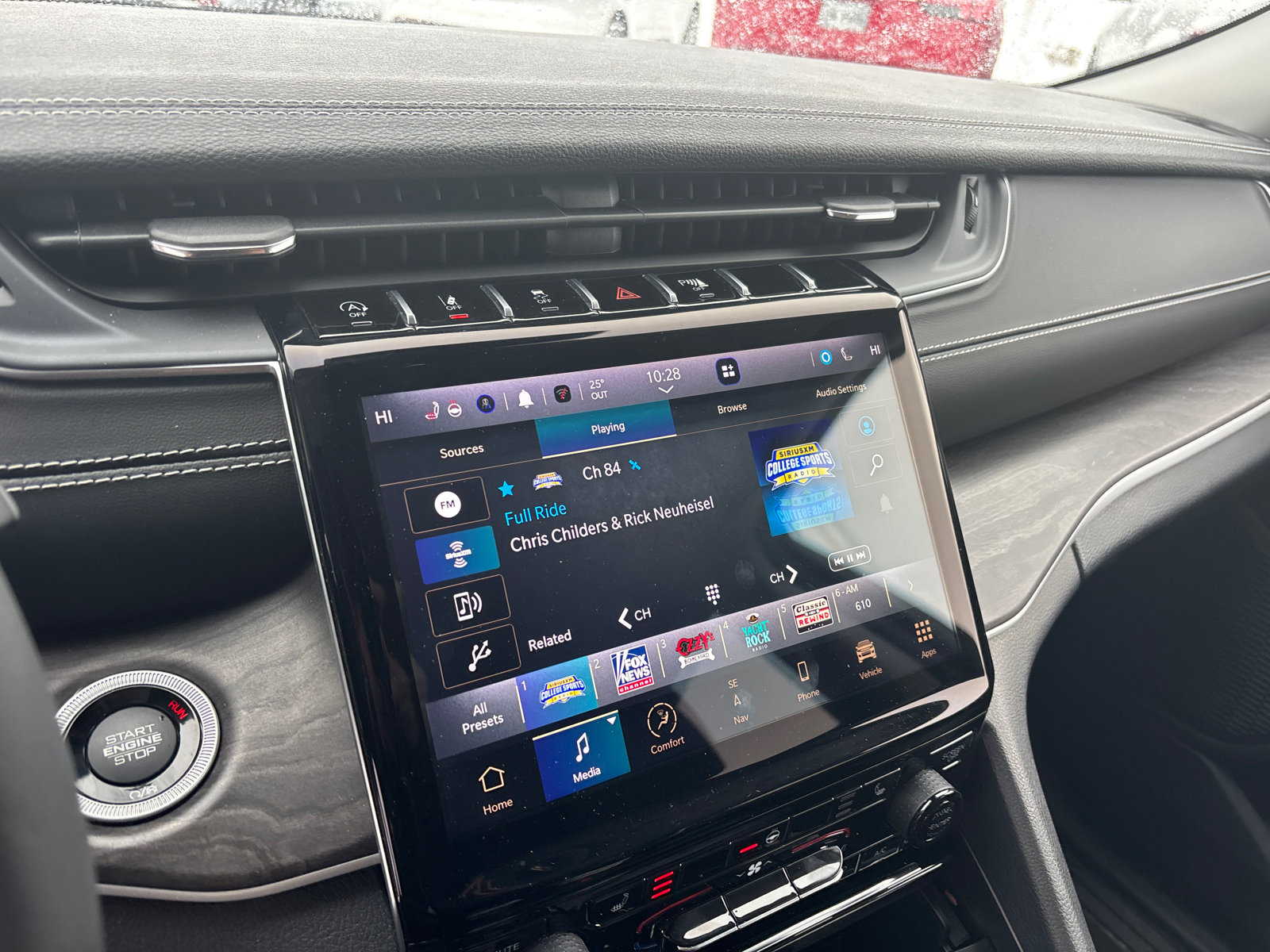 Used 2023 Jeep Grand Cherokee Limited image 19