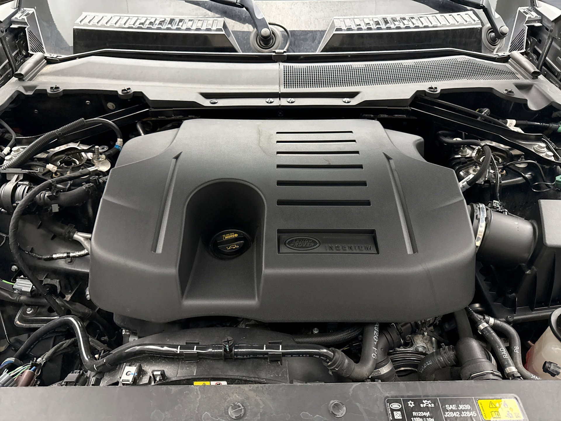 Used 2023 Land Rover Defender 130 SE image 25