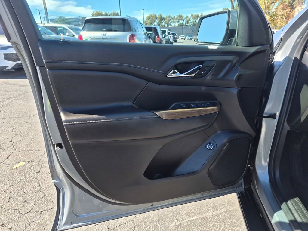 Used 2023 GMC Acadia SLE w/ Driver Convenience Package image 12