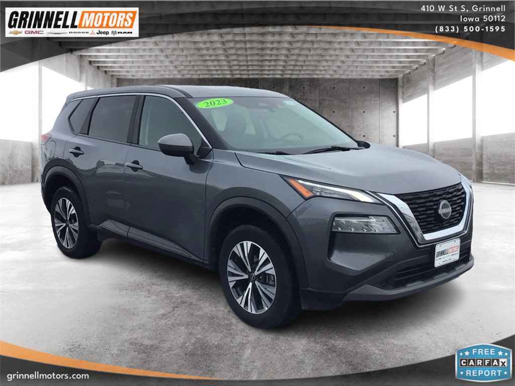 Used 2023 Nissan Rogue SV image 3