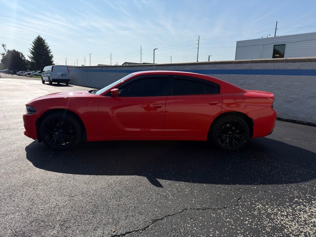 Used 2019 Dodge Charger SXT RWD image 2