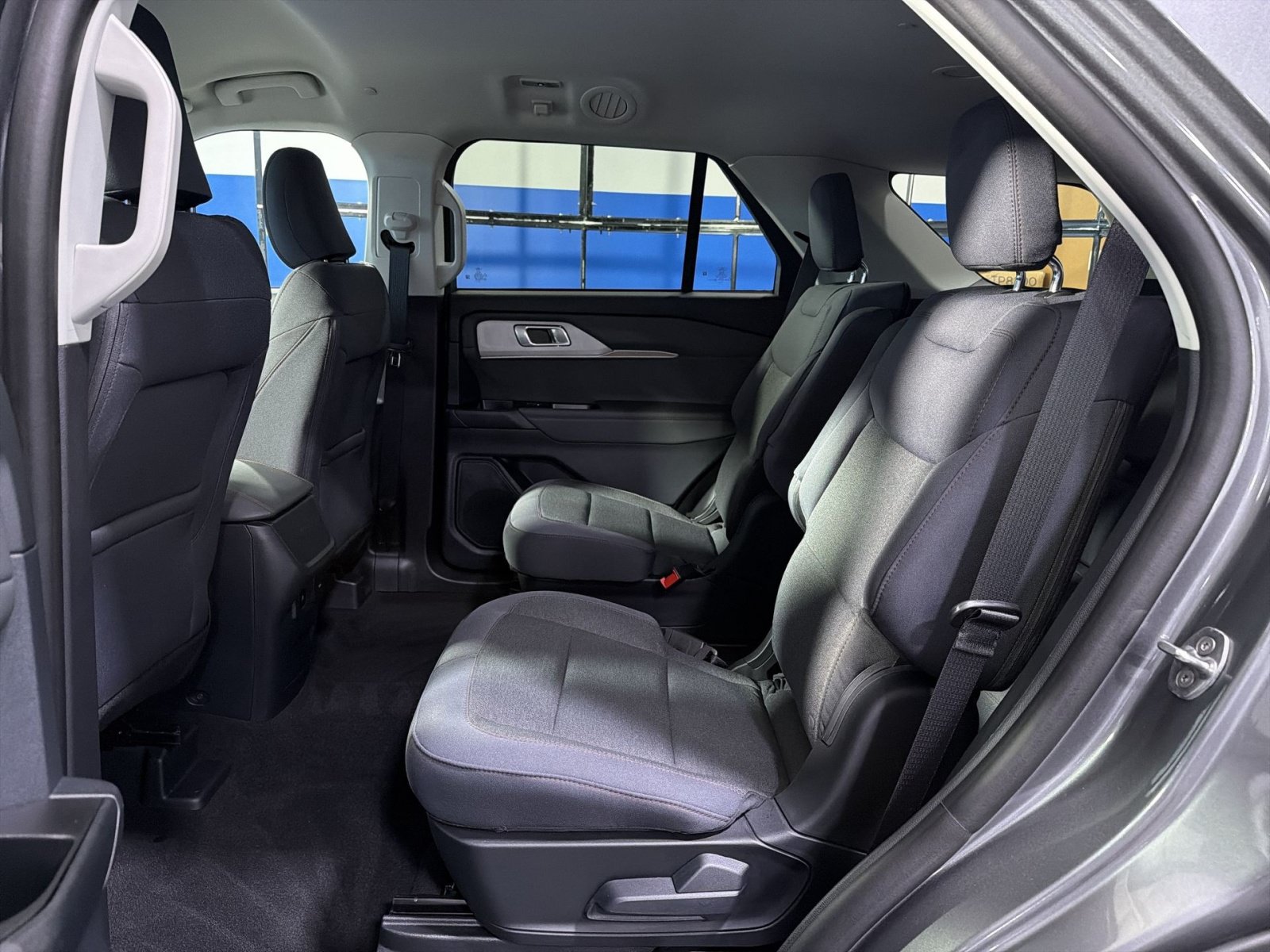 Used 2025 Ford Explorer Active RWD image 28