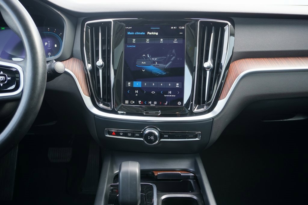 Used 2024 Volvo S60 B5 Plus image 24