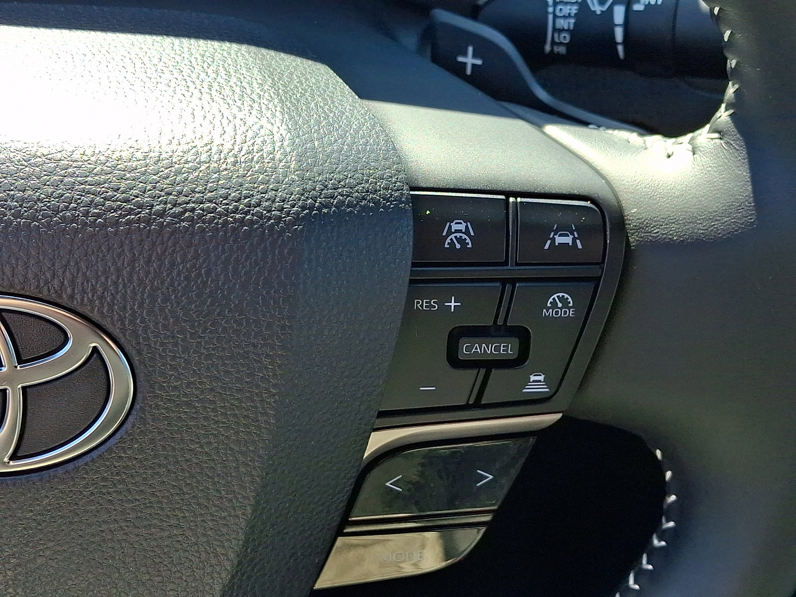 Used 2025 Toyota Camry SE image 23