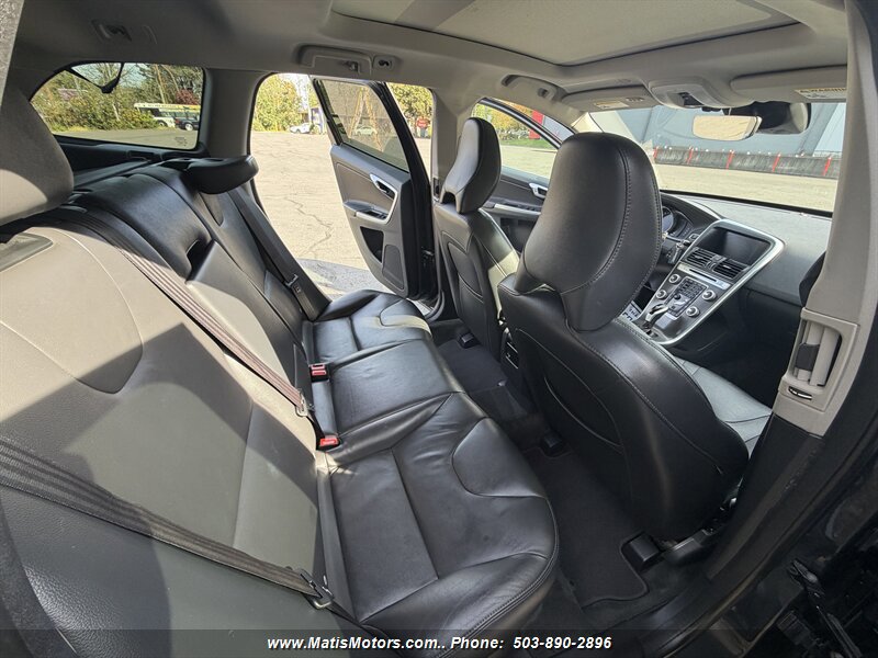 Used 2015 Volvo XC60 T5 Premier w/ Proximity Package FWD image 12
