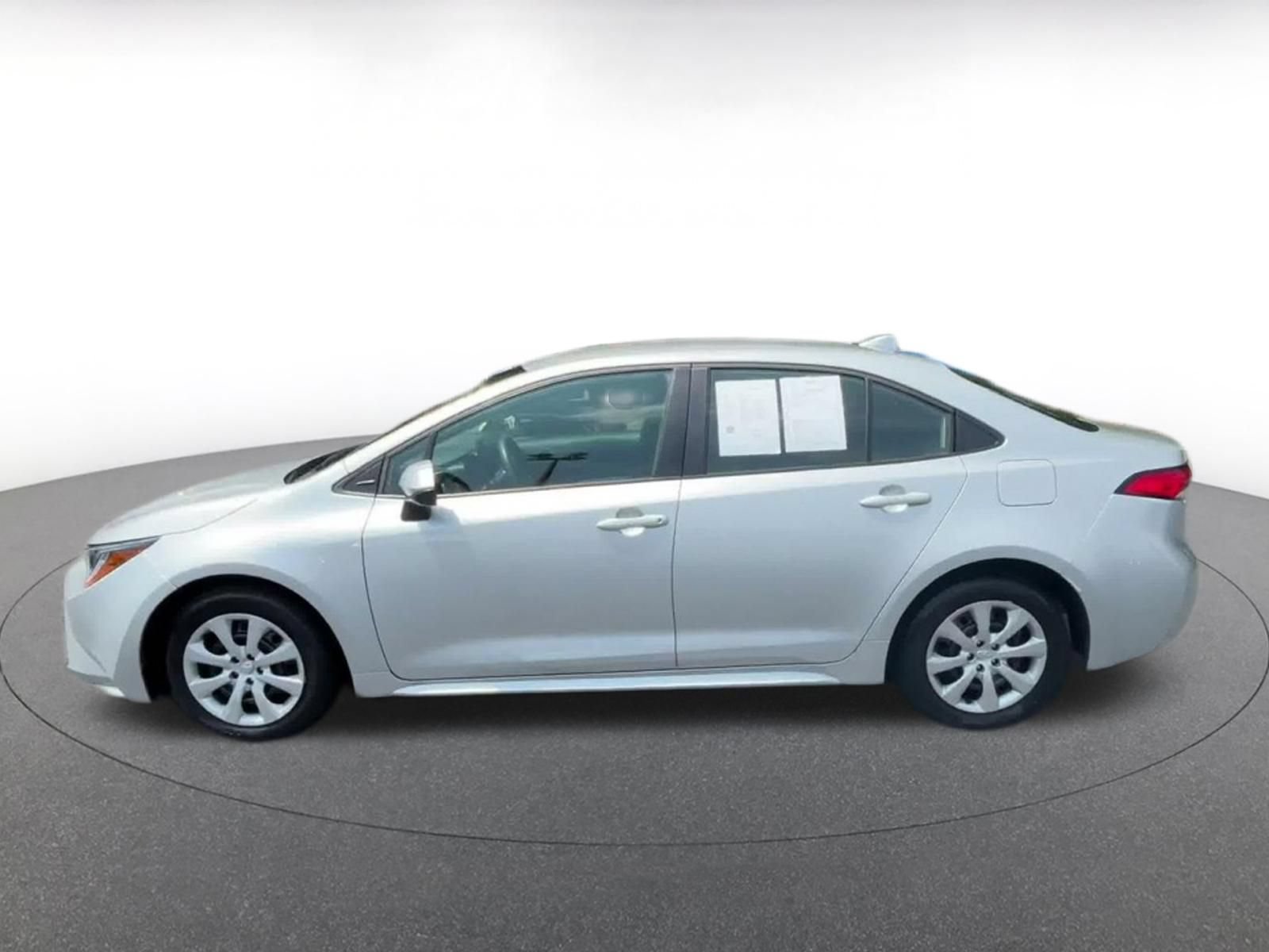 Used 2025 Toyota Corolla LE FWD image 9
