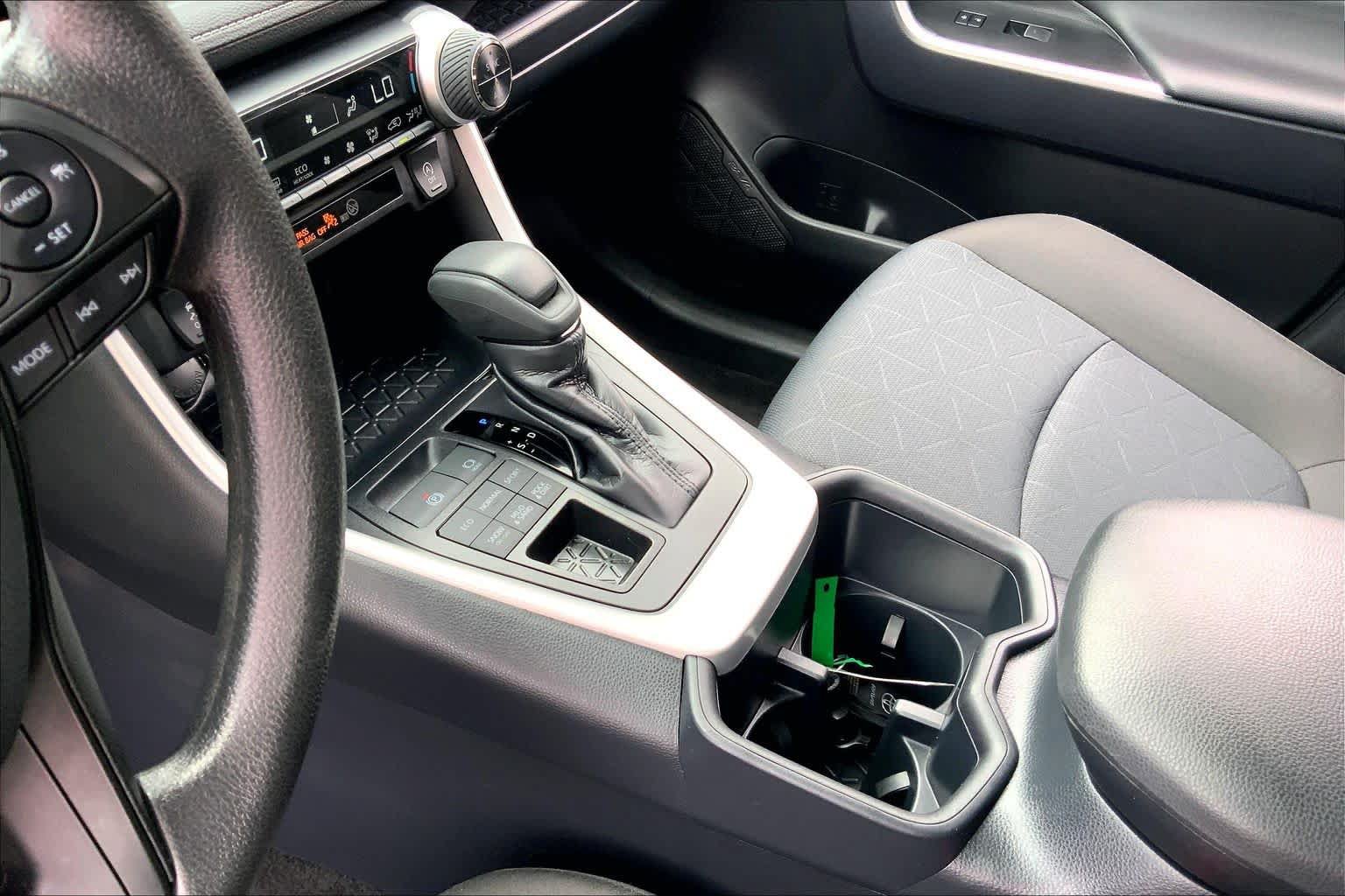 Used 2025 Toyota RAV4 XLE AWD/4WD image 16